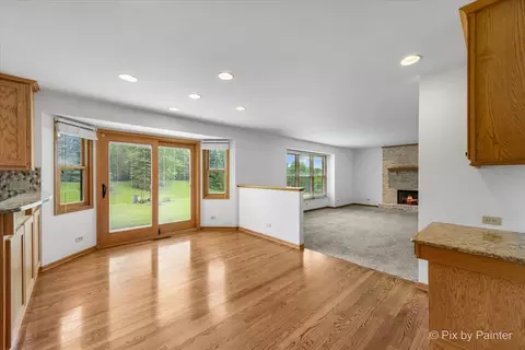 Living - 595 Walnut Ct, Antioch, IL 60002 photo 4 of 5