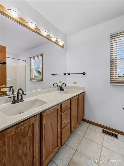 Bath - 595 Walnut Ct, Antioch, IL 60002 photo 2 of 4
