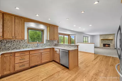 Kitchen - 595 Walnut Ct, Antioch, IL 60002 photo 4 of 4