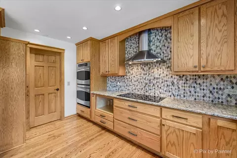 Kitchen - 595 Walnut Ct, Antioch, IL 60002 photo 2 of 4