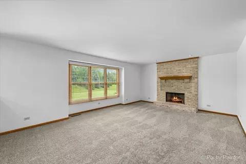 Living - 595 Walnut Ct, Antioch, IL 60002 photo 2 of 5