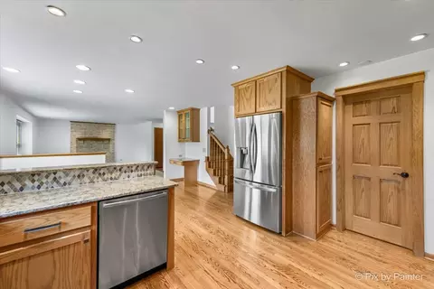 Kitchen - 595 Walnut Ct, Antioch, IL 60002 photo 3 of 4