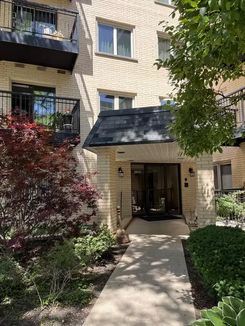 8610 Waukegan Rd #304W, Morton Grove, IL 60053