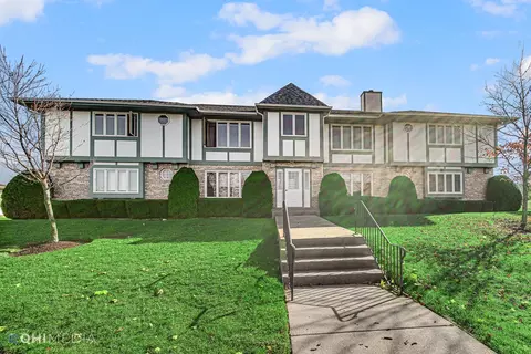 17 Saint Moritz Dr #201, Palos Park, IL 60464