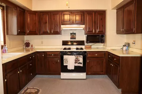 Kitchen - 520 E Wall St, Morrison, IL 61270 photo 3 of 3