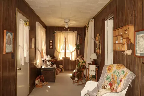Entry Way - 520 E Wall St, Morrison, IL 61270 photo 1 of 3