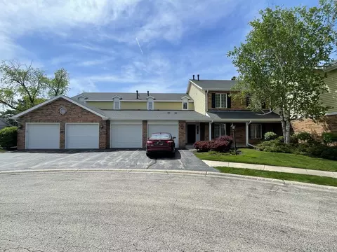 7210 Birchwood Ct #D, Willowbrook, IL 60527