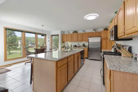 Kitchen - 1490 White Chapel Ln, Algonquin, IL 60102 photo 2 of 3