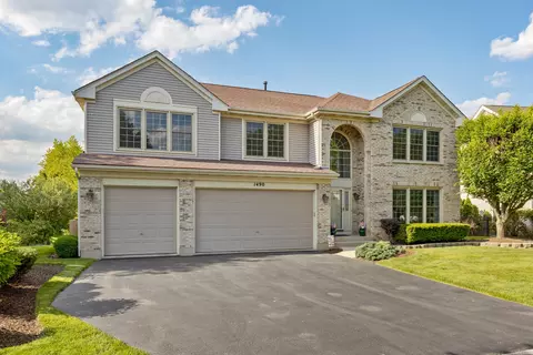 Exterior - 1490 White Chapel Ln, Algonquin, IL 60102 photo 2 of 9