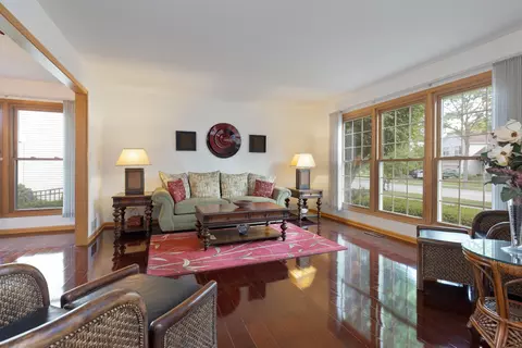Living - 1490 White Chapel Ln, Algonquin, IL 60102 photo 1 of 5