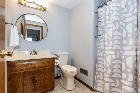 Bath - 207 Deerhaven Dr, Minooka, IL 60447 photo 1 of 2