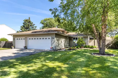 207 Deerhaven Dr, Minooka, IL 60447