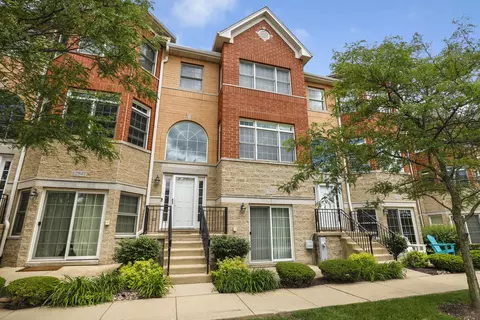 17949 Fountain Cir, Orland Park, IL 60467