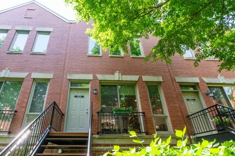 1541 W Henderson St #M, Chicago, IL 60657