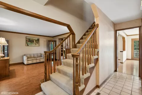 231 Greens View Dr, Algonquin, IL 60102 photo 2