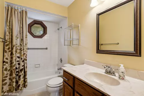 231 Greens View Dr, Algonquin, IL 60102 photo 18
