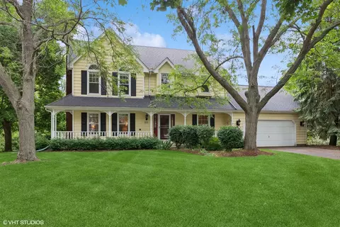 231 Greens View Dr, Algonquin, IL 60102