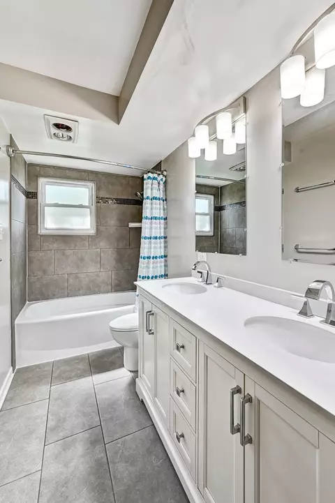 6101 Bentley Ave, Willowbrook, IL 60527 photo 15