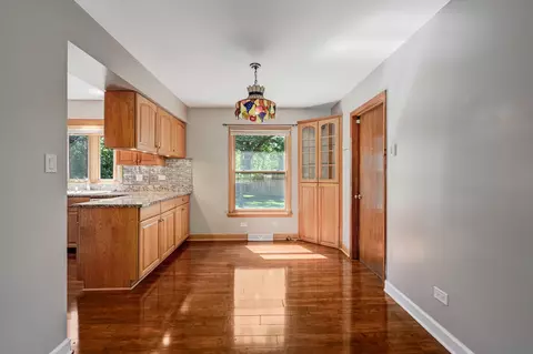 6101 Bentley Ave, Willowbrook, IL 60527 photo 7