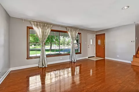 6101 Bentley Ave, Willowbrook, IL 60527 photo 5