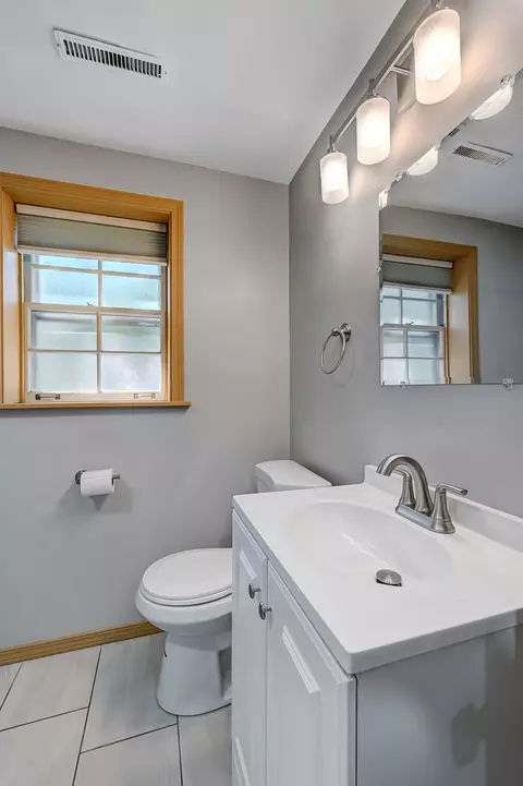 6101 Bentley Ave, Willowbrook, IL 60527 photo 21
