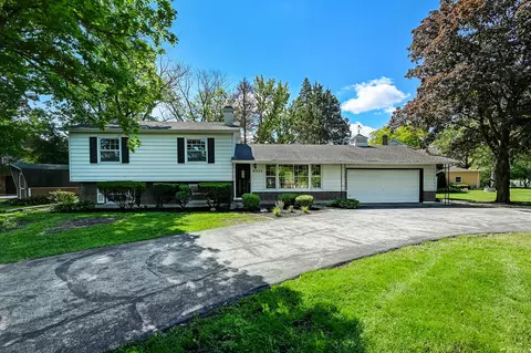 6101 Bentley Ave, Willowbrook, IL 60527 photo 2
