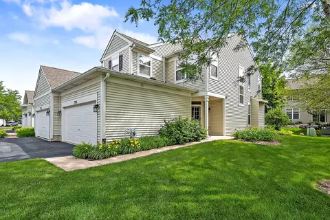 2926 Rutland Cir, Naperville, IL 60564