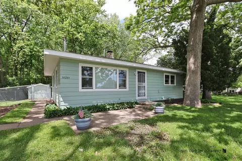 38284 N Sheridan Rd, Beach Park, IL 60087