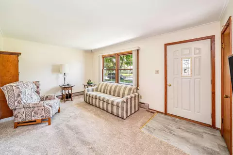 409 E Hill St, Genoa, IL 60135 photo 4