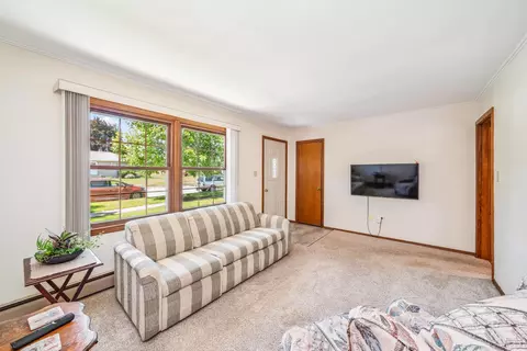 409 E Hill St, Genoa, IL 60135 photo 5