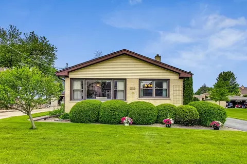 2274 Webster Ln, Des Plaines, IL 60018