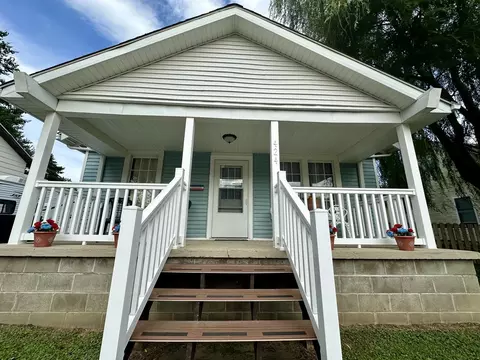 Exterior - 424 N Maple St, Clinton, IL 61727 photo 2 of 7