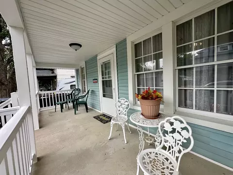 Exterior - 424 N Maple St, Clinton, IL 61727 photo 3 of 7