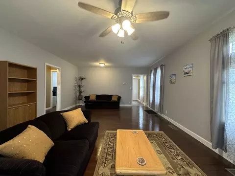 Living - 424 N Maple St, Clinton, IL 61727 photo 1 of 2