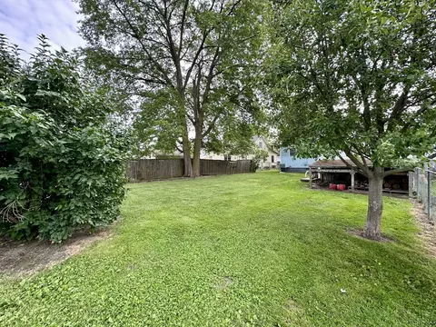 Exterior - 424 N Maple St, Clinton, IL 61727 photo 6 of 7