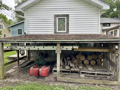 Exterior - 424 N Maple St, Clinton, IL 61727 photo 5 of 7