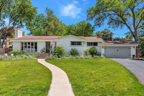 1357 Westwood Ct, Northbrook, IL 60062