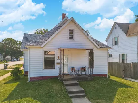 320 N Mulberry St, Clinton, IL 61727