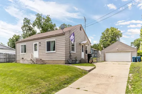 232 Valley Ave, Aurora, IL 60505