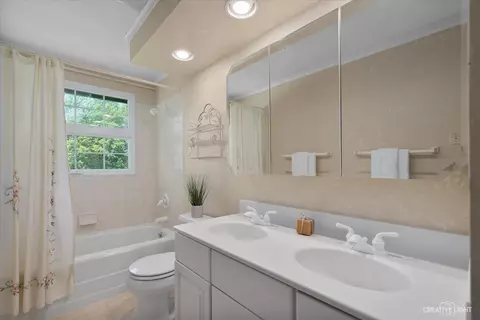 Bath - 6 N210 Surrey Rd, Wayne, IL 60184 photo 4 of 4