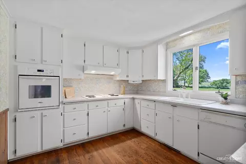 Kitchen - 6 N210 Surrey Rd, Wayne, IL 60184 photo 2 of 3