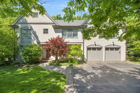 2340 Woodpath Ln, Highland Park, IL 60035