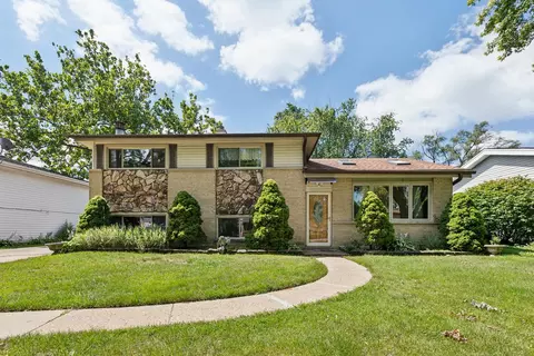 1917 E Yuma Ln, Mount Prospect, IL 60056