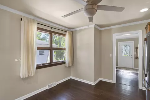 Entry Way - 3808 Jay Ln, Rolling Meadows, IL 60008 photo 1 of 1