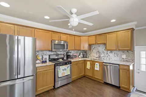Kitchen - 3808 Jay Ln, Rolling Meadows, IL 60008 photo 2 of 3