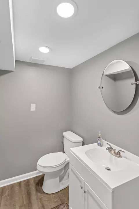 Bath - 3808 Jay Ln, Rolling Meadows, IL 60008 photo 2 of 2