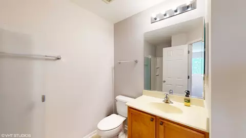 Bath - 3003 Nicklaus Ln, Wadsworth, IL 60083 photo 4 of 6