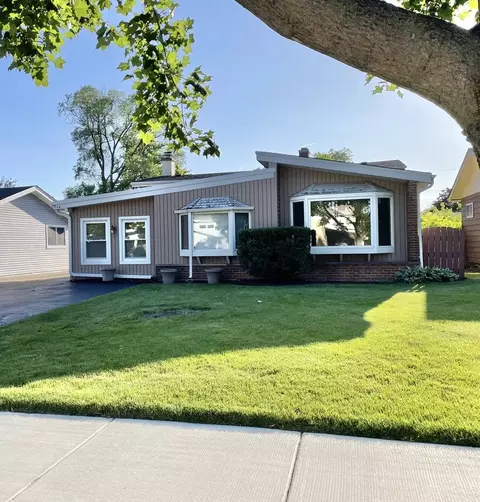 924 Sharon Dr, Addison, IL 60101
