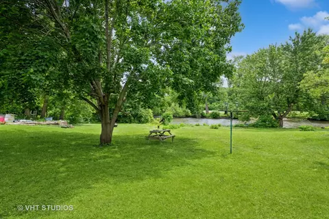 Exterior - 522 S River St, Aurora, IL 60506 photo 2 of 3