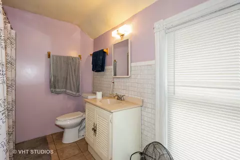 Bath - 522 S River St, Aurora, IL 60506 photo 1 of 1